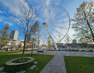 Miniatura: Ruszył montaż zimowej atrakcji Warszawy....