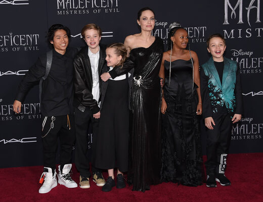 Miniatura: Angelina Jolie z dziećmi na premierze...