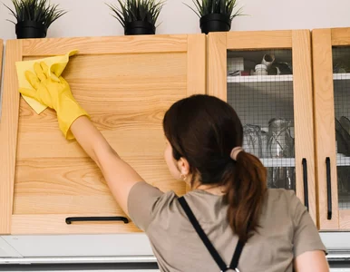 Miniatura: Nie szoruj! Ten tani produkt w mig usuwa...