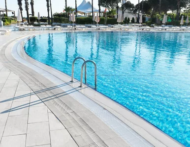 Miniatura: Basen otoczony lasem. To tylko pół godziny...