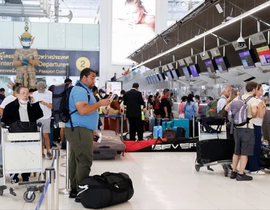 Miniatura: Polka utknęła na lotnisku w Bangkoku....