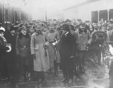 Miniatura: Na odzyskaną niepodległość reagowano...