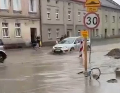 Miniatura: Potężne opady sparaliżowały południową...