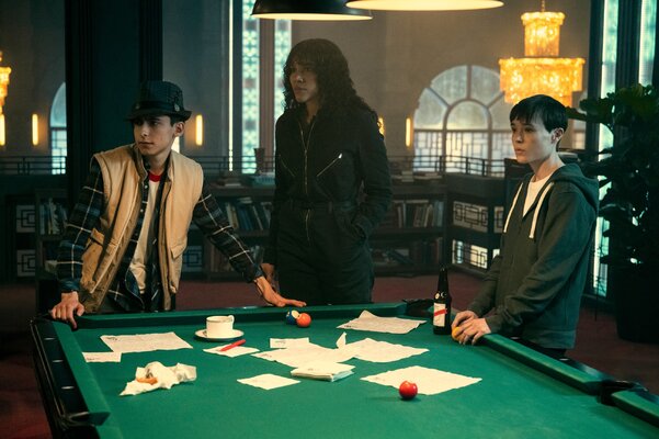 Miniatura: „The Umbrella Academy”. Zdjęcia z 3....
