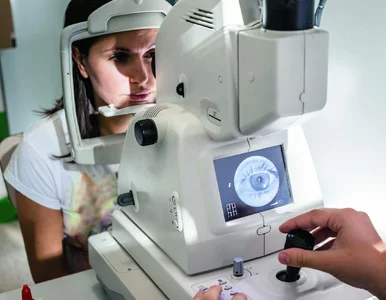 Miniatura: Epidemia chorych oczu. Ćwierć miliarda...