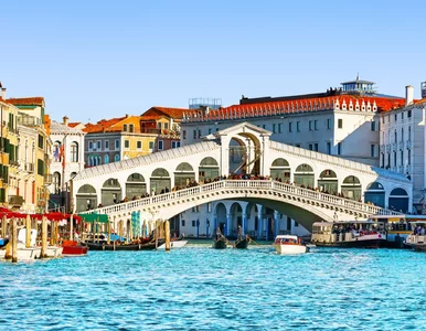 Miniatura: LOT znów wyprzedaje bilety. Tym razem na...