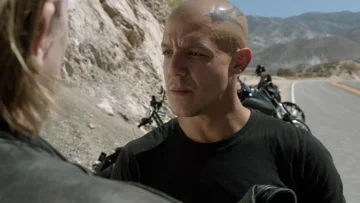 A Theo Rossi (na zdjęciu)?