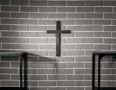 Miniatura: Nauczycielka miała wyrzucić krzyż do...