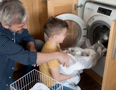 Miniatura: Wlej pół szklanki do pralki, a koc po...