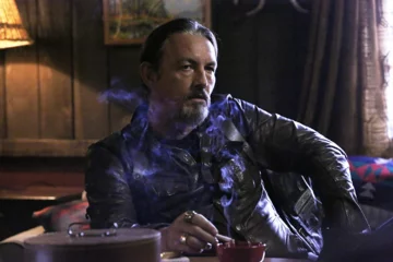 Kogo gra w serialu Tommy Flanagan?