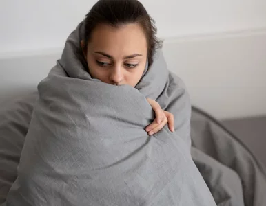 Miniatura: Marzniesz w łóżku, choć masz „ciepłą”...