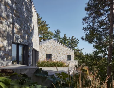 Miniatura: Dom na krawędzi urwiska? Tak, i wygląda...