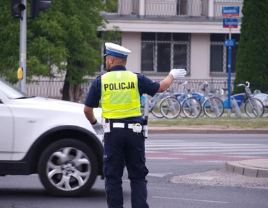 Miniatura: Mimo braku zgody wrzucił twarz policjanta...