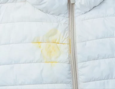 Miniatura: Nie wyrzucaj puchowej kurtki! Tak usuniesz...