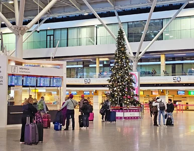 Miniatura: Zima uderzyła w podróżnych. Samoloty...