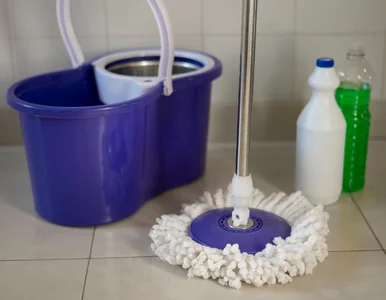 Miniatura: Wrzucam do wiadra jedną tabletkę i mam mop...