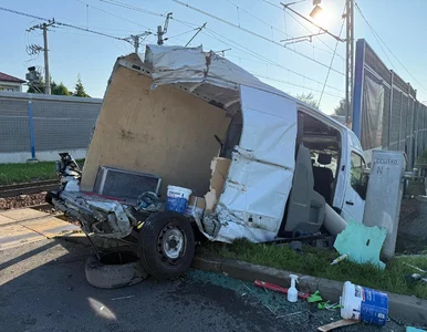 Miniatura: Groźny wypadek na torach. Bus wjechał...