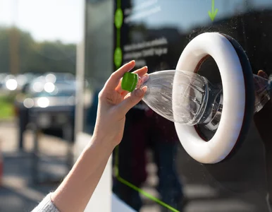 Miniatura: Wyrzucasz butelkę? Żegnaj, 50 groszy!...