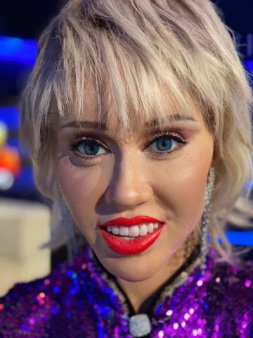 Kto wcielił się w programie w Miley Cyrus?