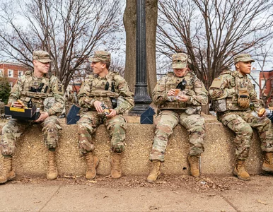 Miniatura: Gwardia Narodowa już na obrzeżach Chicago....