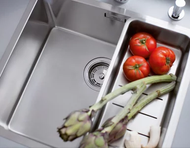 Miniatura: Dodaję kilka kropli i brud w zlewie sam...