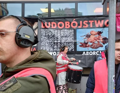 Miniatura: Nękanie, dręczenie, ogłuszanie. Aktywiści...