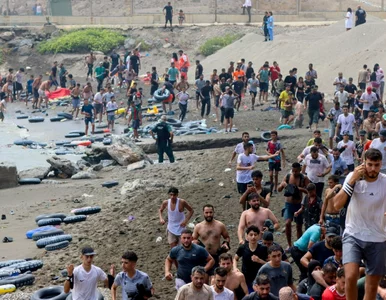 Miniatura: Tysiące migrantów przekroczyły granicę UE....
