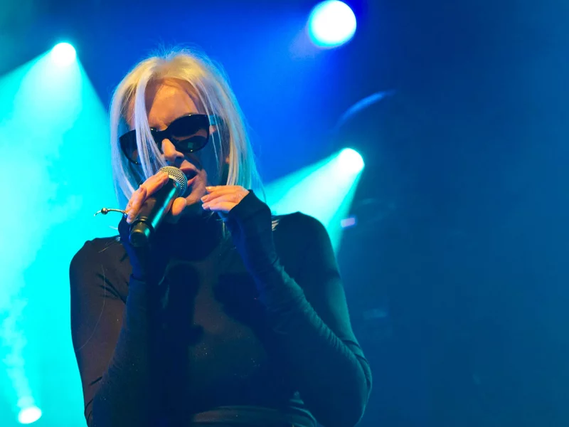 Trauma z domu dziecka, próba samobójcza i wielki kult. Niezwykłe losy ikony polskiego rocka