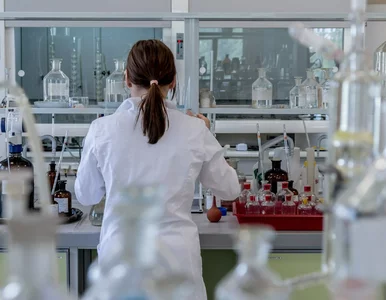 Miniatura: Wirusy z laboratorium i tajne leki na...
