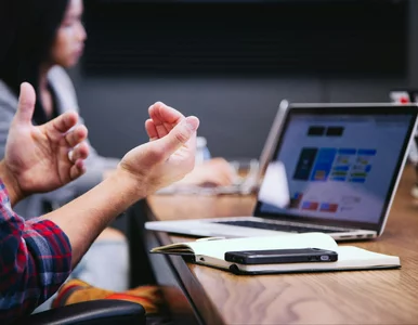 Miniatura: Niewinne przekazy. Przelejesz żonie na...