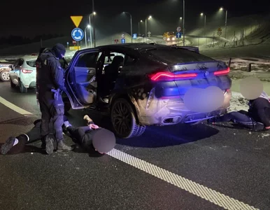 Miniatura: Zamaskowani pseudokibice szturmowali...