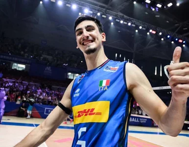 Miniatura: Ten siatkarz sieje postrach na świecie....