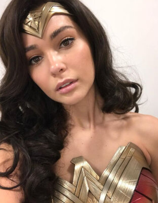 Miniatura: Caitlin Burles – dublerka Gal Gadot w...