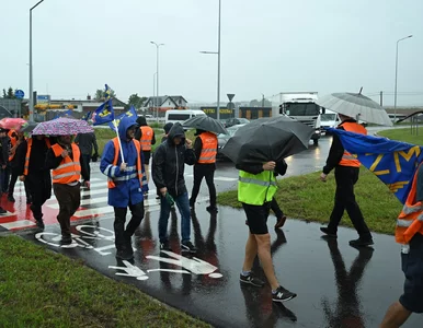 Miniatura: Maszyniści blokują drogi w całej Polsce....
