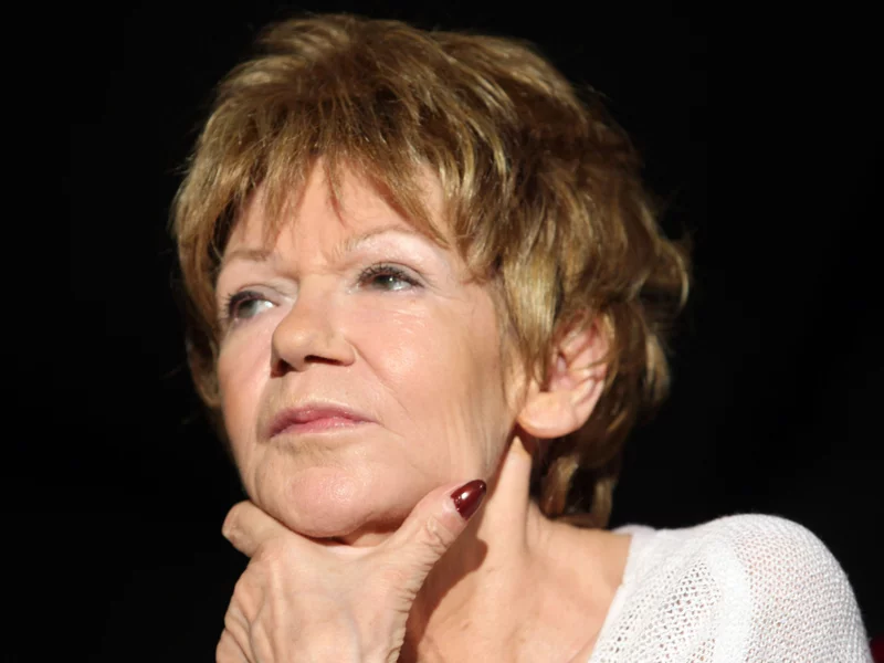 Paliła jak smok, kąsała jak komar i bawiła całą Polskę. Jaka była naprawdę Maria Czubaszek?
