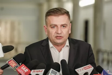 Wystąpił w „Agencie” i rozpoczał karierę polityczną