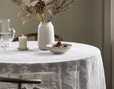 Miniatura: Koronkowy obrus już nie retro. Polacy znów...