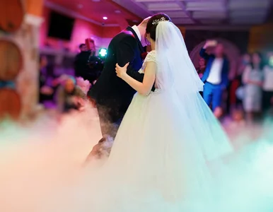 Miniatura: Ile goście weselni powinni włożyć do...