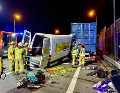 Miniatura: Pięć osób nie żyje po wypadku w Warszawie....