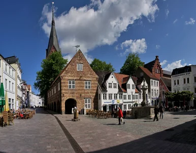 Miniatura: Wywiesił antysemickie hasła w witrynie...