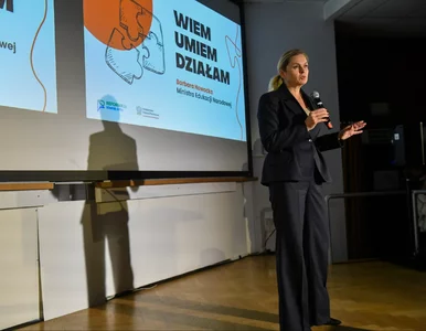 Miniatura: Rewolucja w polskiej szkole. Nowacka...