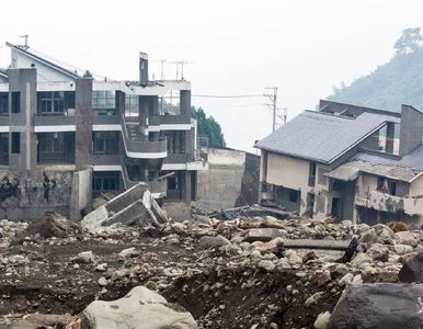 Miniatura: Erupcja wulkanu i trzęsienie ziemi naraz....