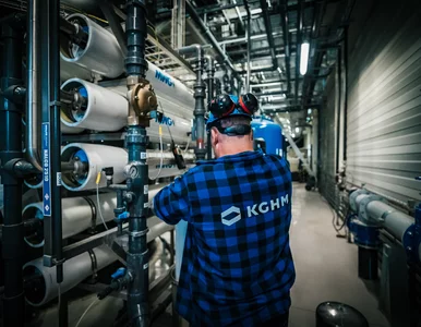 Miniatura: KGHM: miedź magnesem na pracowników