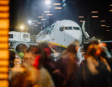 Miniatura: Wściekli pasażerowie Ryanair wtargnęli na...