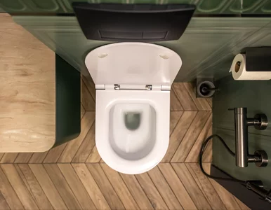 Miniatura: Zagotuj to w garnku i wlej do toalety....