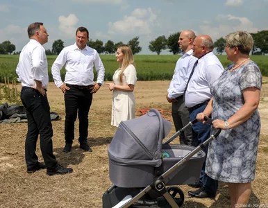 Miniatura: Prezydent w odwiedzinach u uczestników...