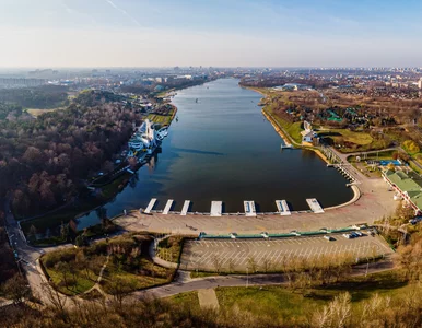 Miniatura: Kuria zarobi 421 mln zł. Sprzedała osiedle...