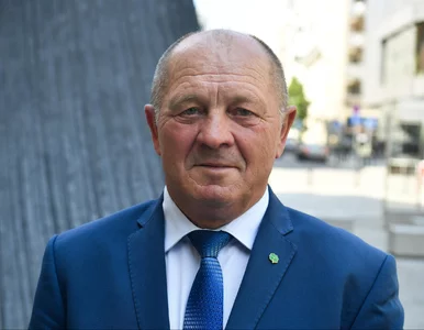 Miniatura: Najpierw sugerował zmianę premiera, teraz...