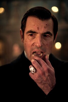 Miniatura: Claes Bang jako Dracula w serialu Netfliksa