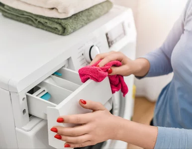 Miniatura: Wlej szklankę tego do bębna i ustaw 90...